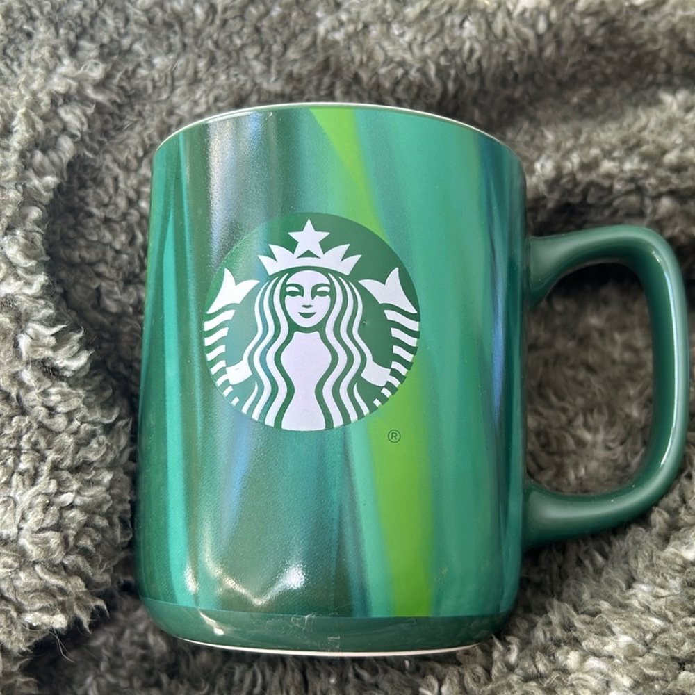 Starbucks limited edition 2022 Xmas mug- never used